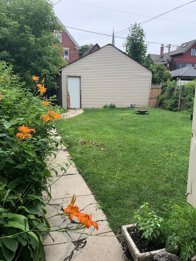 Building Photo - 3063 N Bremen St