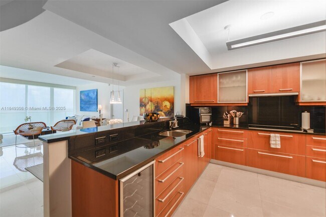 Building Photo - 1331 Brickell Bay Dr
