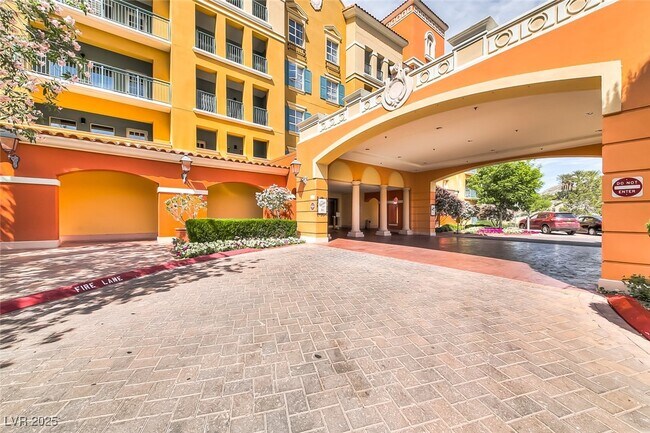 Building Photo - 30 Strada Di Villaggio