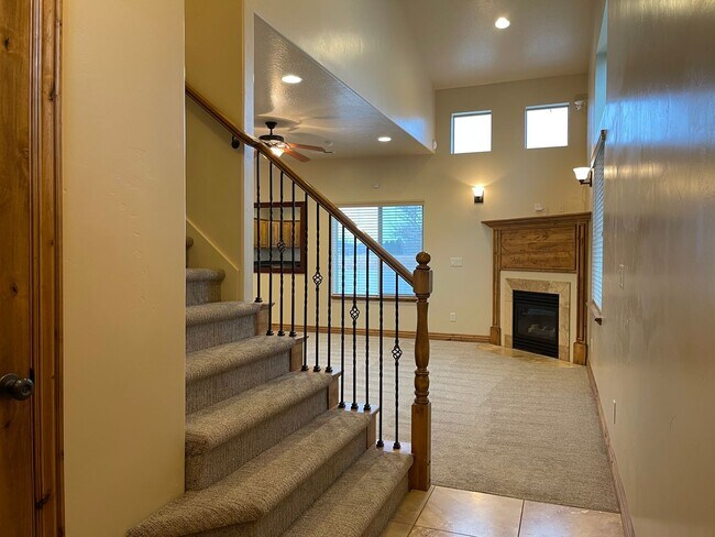 Building Photo - Gorgeous home in Orem