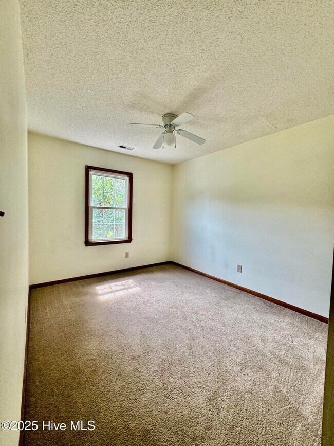 Building Photo - 1001 Pintail Ct