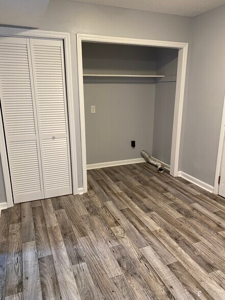 Building Photo - 738 Flint Ridge Dr