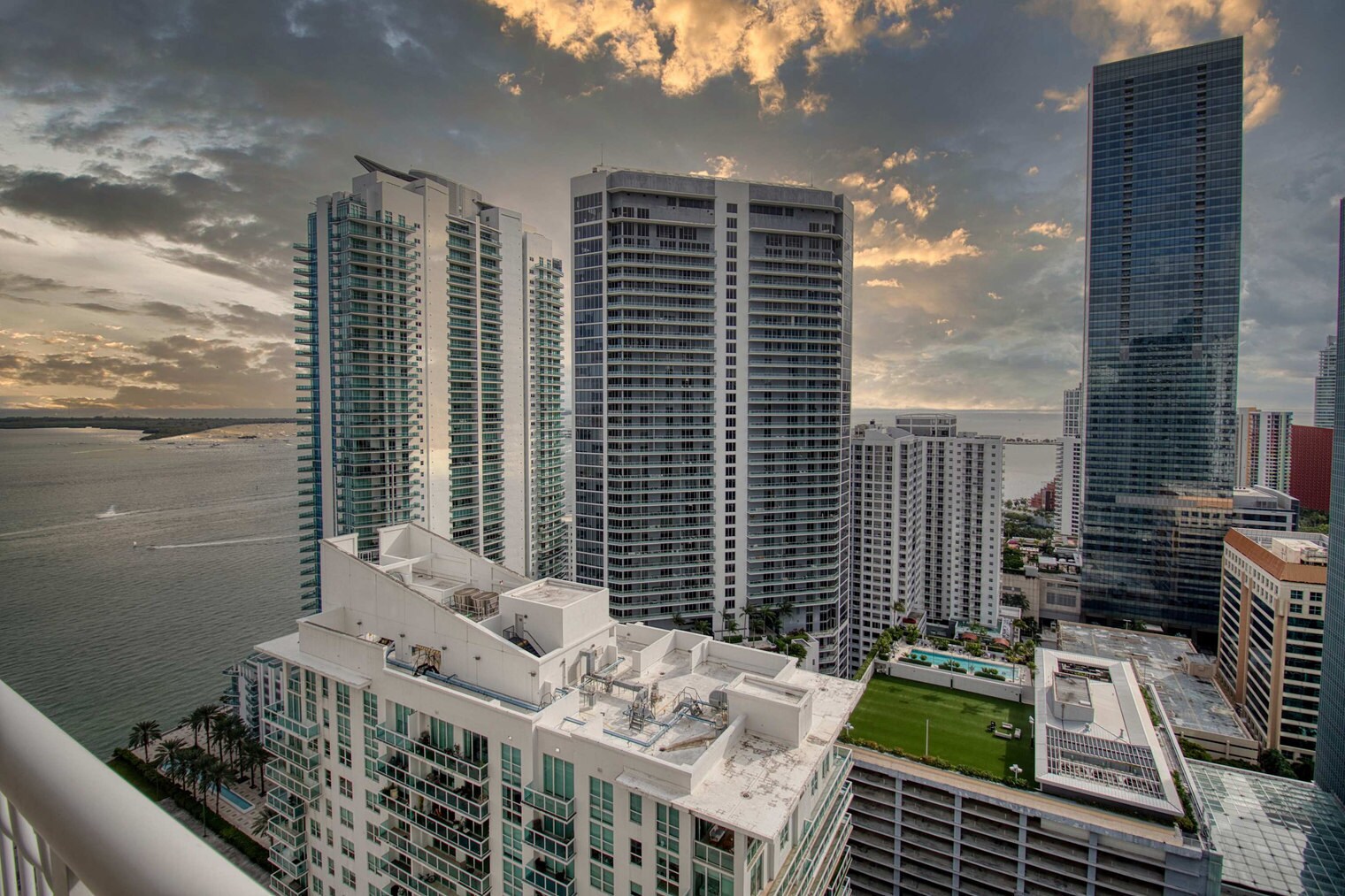 Building Photo - 1200 Brickell Bay Dr