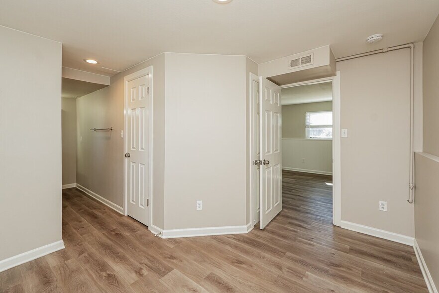 Building Photo - 4945 Manzana Dr