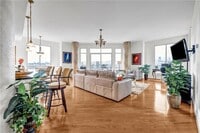 Building Photo - 711 Cosmopolitan Dr NE