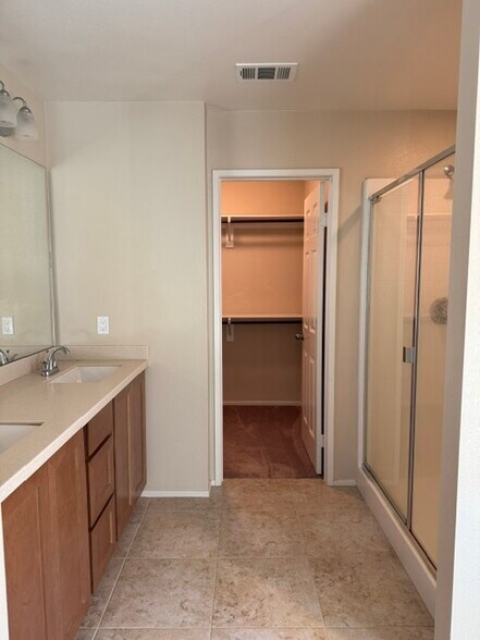 Building Photo - 1425 Silverberry Ln