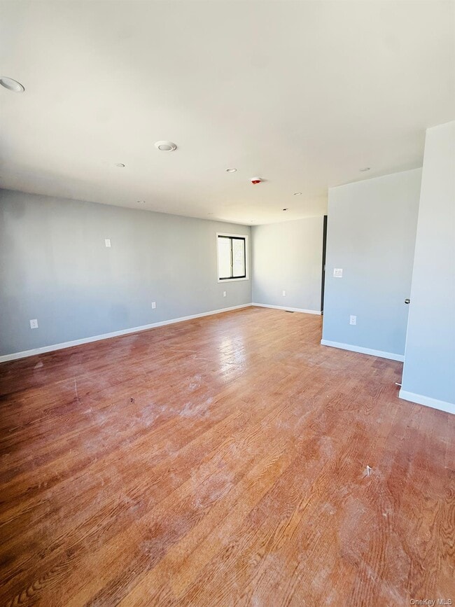 Building Photo - 139-18 Lakewood Ave