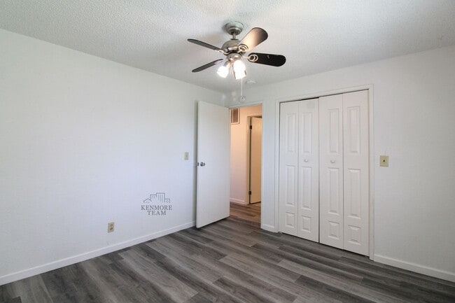 Building Photo - 2 Bedroom, 1.5 Bathroom Duplex in Kennewick