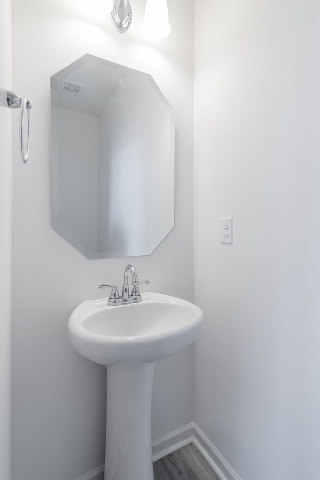 Building Photo - 15010 Scoter St