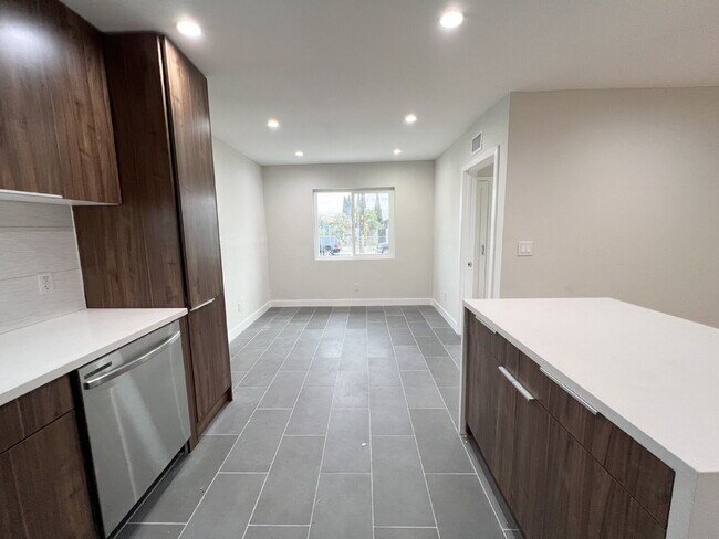 Building Photo - Modern Pet-Friendly Hawthorne Home With Ga...