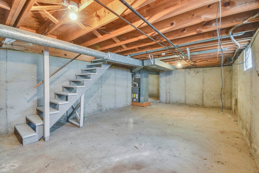 Building Photo - 3702 NE 69th St