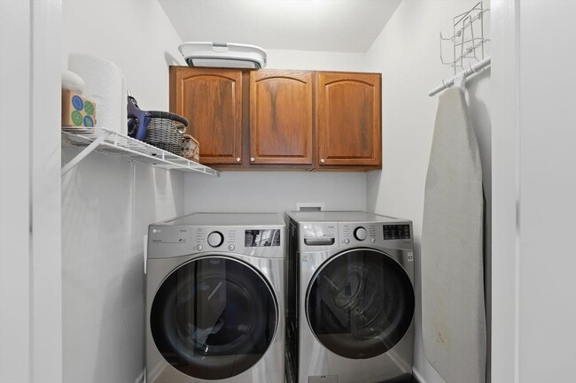 Building Photo - Stunning 4BR Home in Cascade Falls – Modern Upgrades & EV Ready!