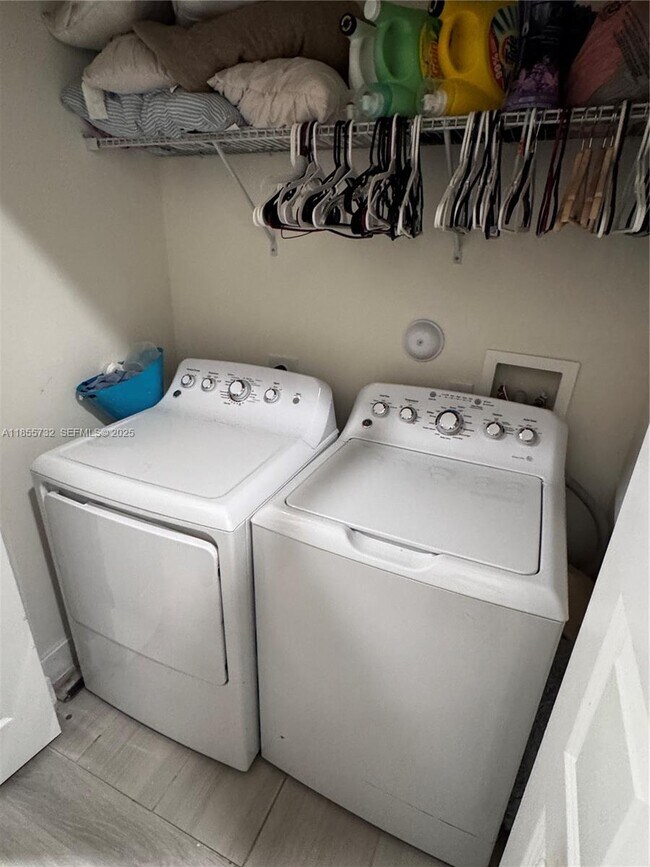 Building Photo - 7924 NW 105th Ave