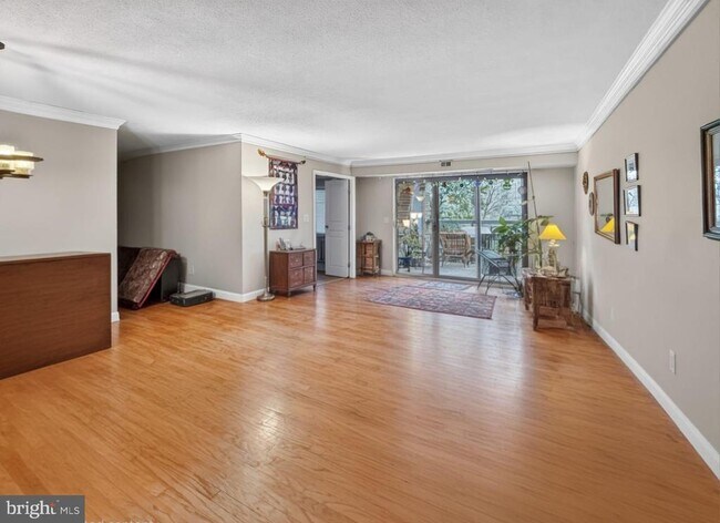 Building Photo - 8370 Greensboro Dr