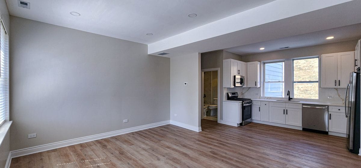 Building Photo - 2552 S Central Park Ave