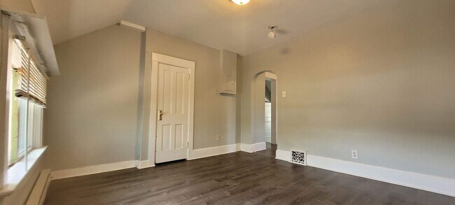 Building Photo - 414 9th Ave