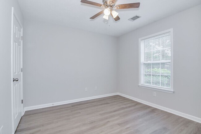 Building Photo - Updated 2 Bedroom 2 Bath Townhouse in Evans