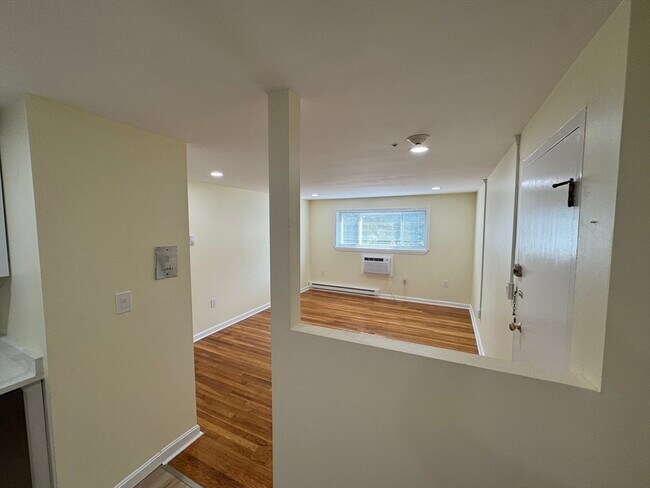 Building Photo - 183 Mt Auburn St