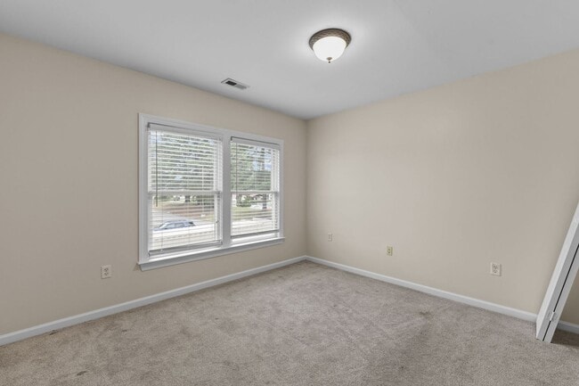 Building Photo - Beautiful 3-Bedroom Condo in Norfolk.