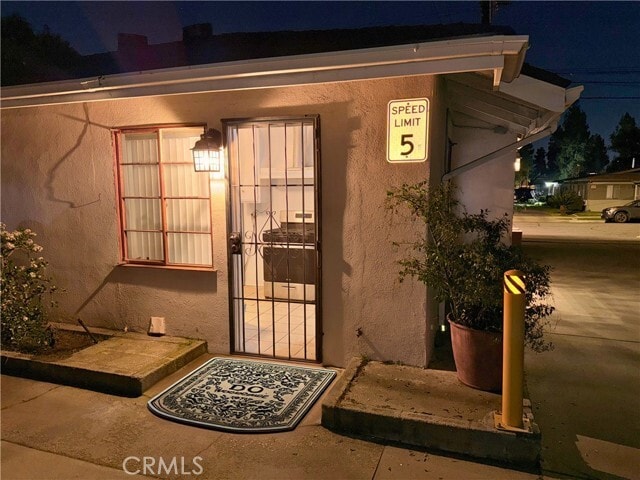 Building Photo - 843 W Walnut Ave