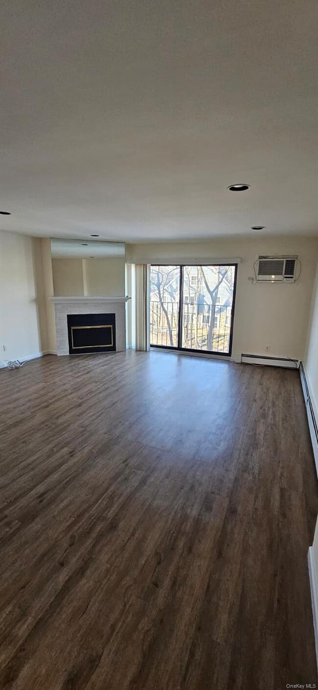 Building Photo - 492 N Broadway