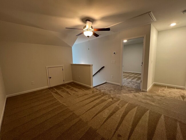 Building Photo - 967 Horse Mountain Rd