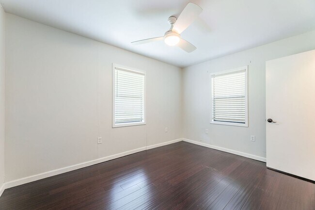 Building Photo - Charming & Updated Mid-Century 3 Bed/1 Bath in East Austin!