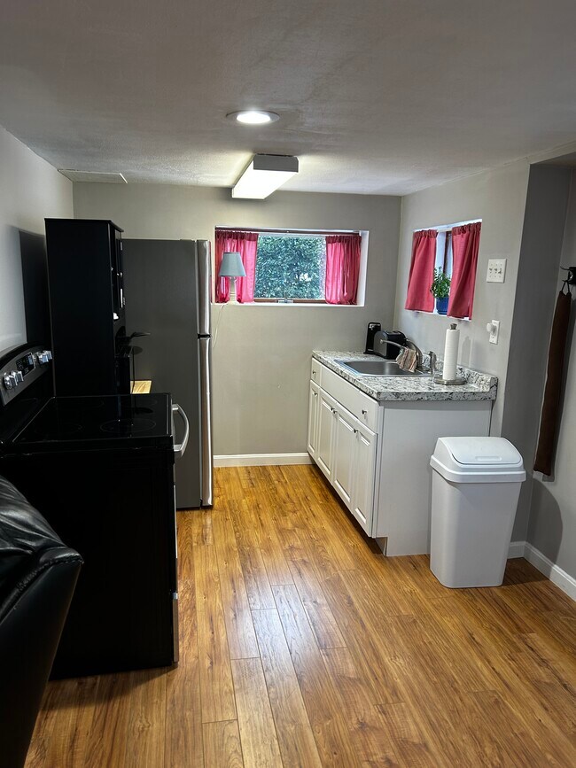 Building Photo - 195 Melendy Rd