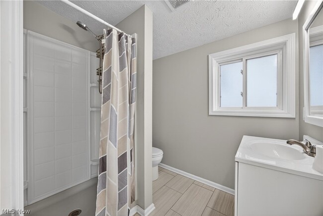 Building Photo - 1566 Winchester Ave