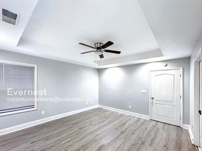 Building Photo - 1305 Sweetbriar Cir