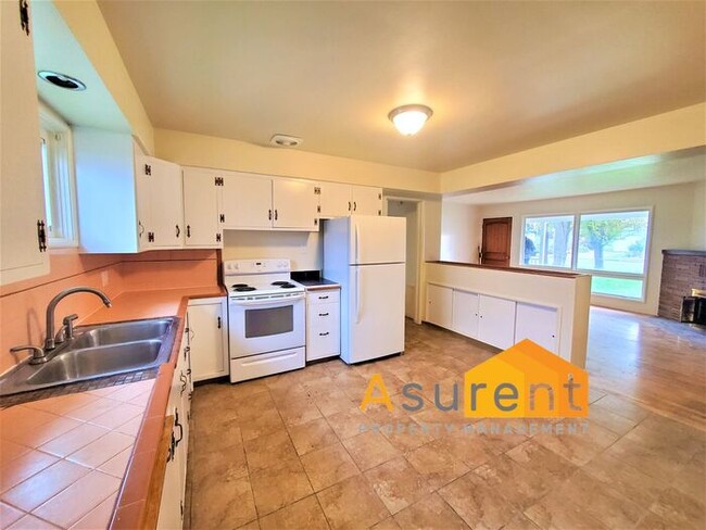Building Photo - Cute 2 Bedroom 1 Bathroom Rental