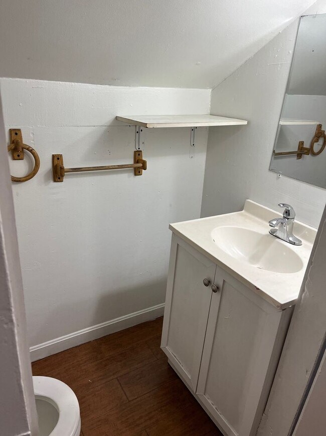 Building Photo - 15-17-17 Peru St