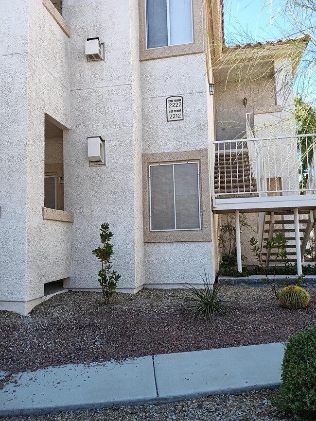 Primary Photo - 855 N Stephanie St