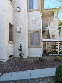 Building Photo - 855 N Stephanie St