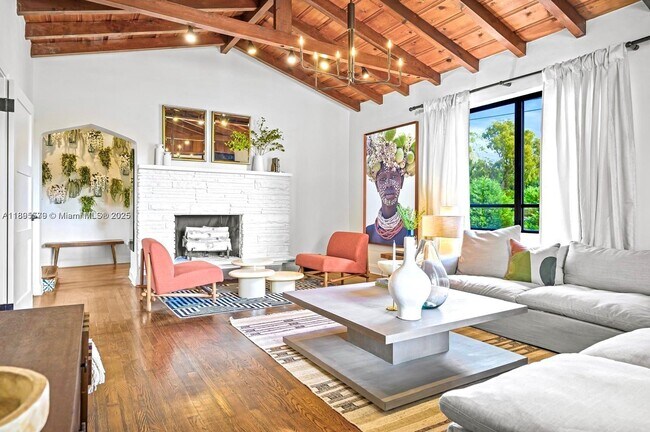 Building Photo - 991 NE 82nd St