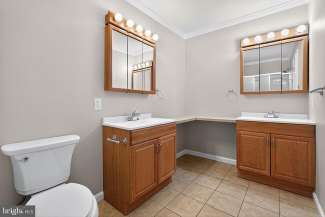 Building Photo - 806 Diamond Dr