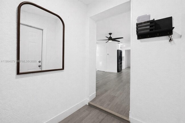 Building Photo - 5721 SW 38th Ct