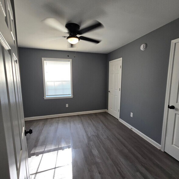 Building Photo - 253 Ingle Ave