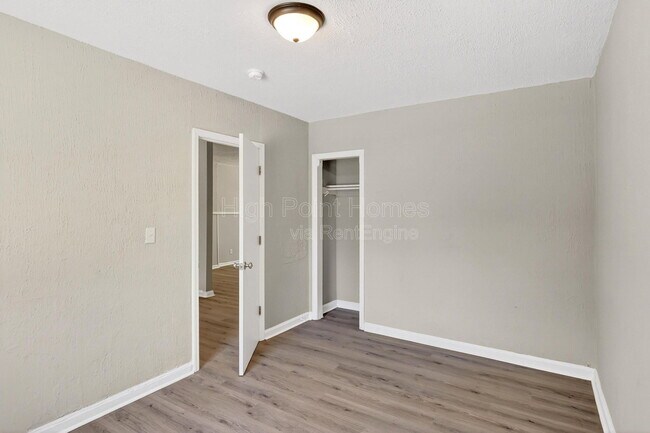 Building Photo - 437 Carver Ln