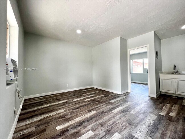 Building Photo - 806 NW 7th Terrace