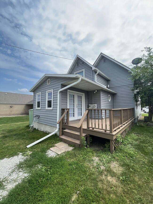 Building Photo - 127 E Main St