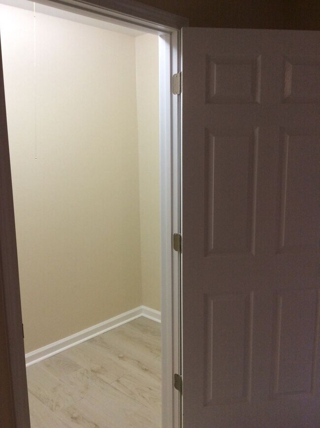 Building Photo - SPACIOUS NEWLY RENOVATED HOUSE