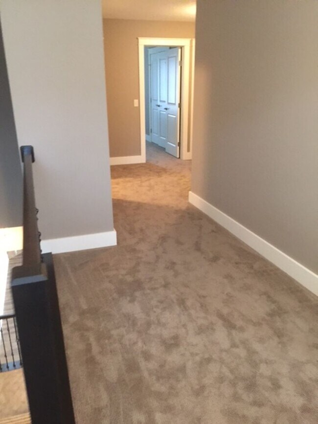 Building Photo - Maintenance free 3 bedroom 2.5 bath home in Stow
