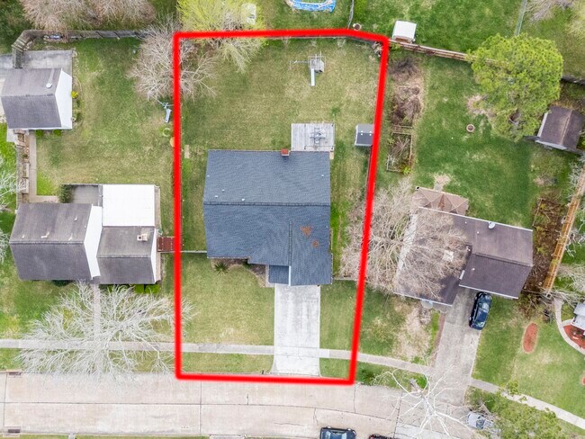 Building Photo - 304 Old Course Dr