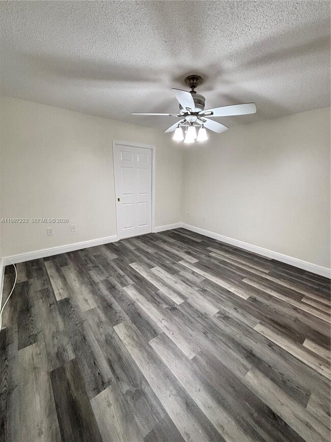 Building Photo - 821 W Beckley Square