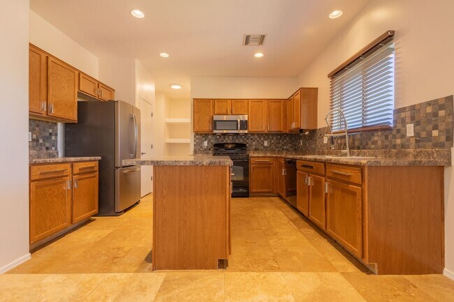 Building Photo - SHOWING SATURDAY 04/25 @ NOON. MUST TEXT AGENT!