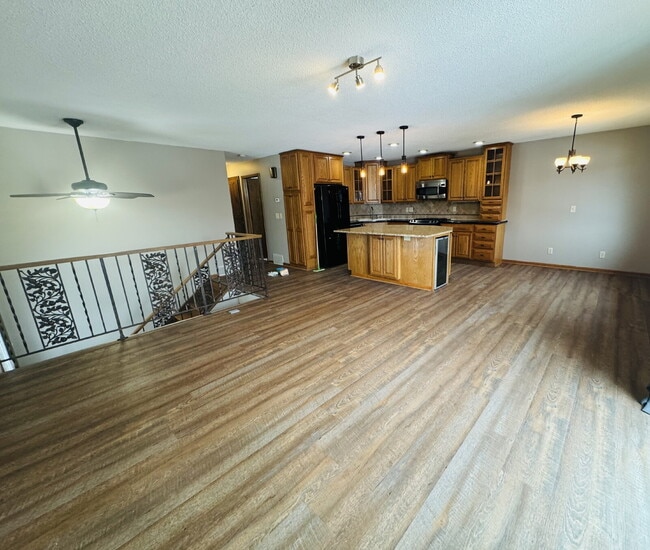 Building Photo - 7349 York Ave N