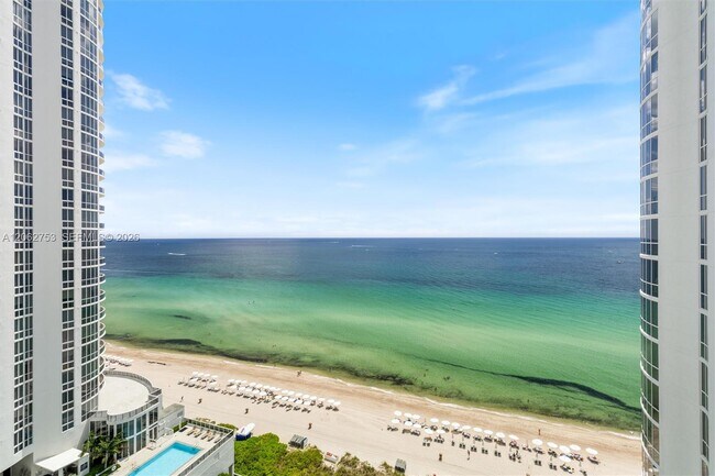 Building Photo - 15811 Collins Ave