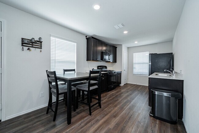 Building Photo - 1822 Barrie Wy