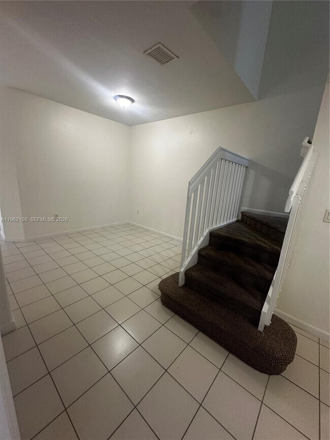 Building Photo - 2912 SE 15th Rd